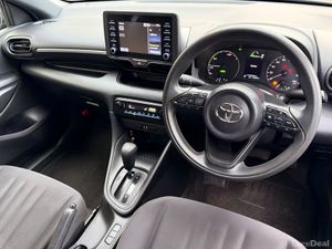 Toyota Yaris 2021  1.5 Hybrid automatic - Image 3