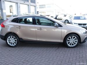 2.0D4 CROSS COUNTRY EDITION 5DR HATCHBACK AUTO // - Image 3
