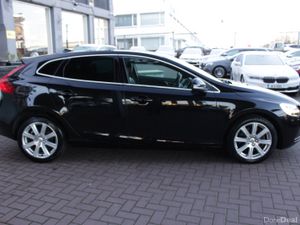 2.0D4 INSCRIPTION EDITION 5DR HATCHBACK AUTO WITH - Image 3