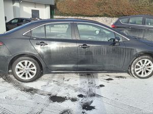 TOYOTA COROLLA 2023 LUNA / 1.8 PETROL HYBRID /AUTO - Image 4