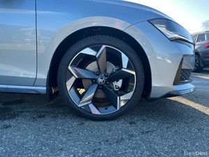 Skoda Superb SPORTLINE 2L TDI 150 HP DSG Saloon - - Image 4