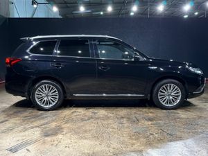 Mitsubishi Outlander 2.4 Dynamique Safety Phev 5D - Image 3