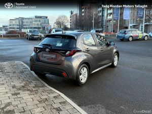 Toyota Yaris 1.5 HYBRID LUNA - Image 2