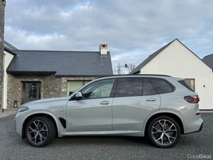 2024 BMW X5 3.0L xDrive45e M Sport - Image 3