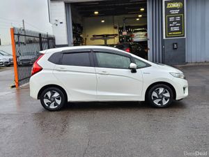 Honda Fit 1.5 Hybrid - Image 2