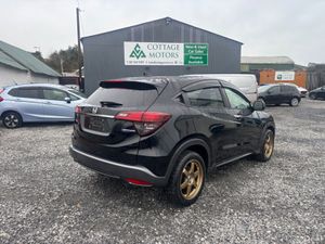 HONDA VEZEL 1.5 AUTO PETROL HYBRID *HUGH SPEC* - Image 3