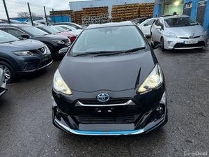 2016 Toyota Aqua Hybrid Automatic Alloys/Car Play - Image 2