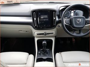 Volvo XC40 T3 163bhp Momentum Pro (Adaptive Cruise - Image 2