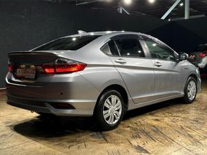 Honda Grace AUTOMATIC HYBRID 1.5 - Image 4