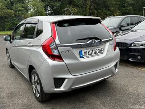 Honda Fit 1.5 HYBRID AUTO - Image 4