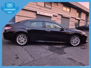 Toyota Camry /2020/2.5 PETROL HYBRID/AUTOMATIC - Image 4