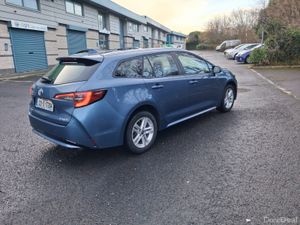 TOYOTA COROLLA LUNA / 2022 / 1.8 Petrol Hybrid - Image 4