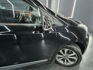 Hyundai i10 1.0 PETROL PREMIUM 5DR - Image 2