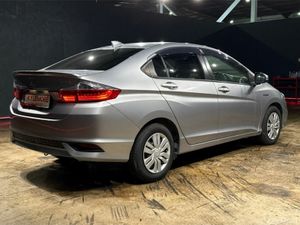 Honda Grace AUTOMATIC HYBRID 1.5L - Image 4