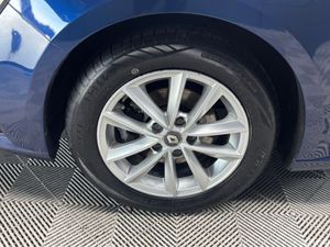 Renault Megane PLAY TCE 140 GPF MY18 4 14 4DR - Image 4