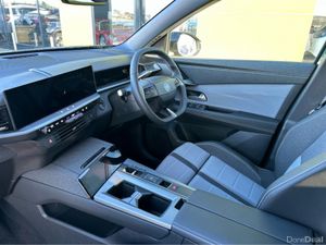 Opel Grandland GS1.2 Hybrid - Image 2