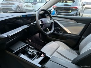 Opel Astra Elegance PHEV 1.6 180ps 8 Speed Auto - Image 3