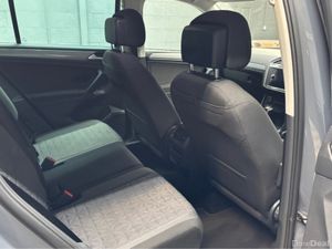 Volkswagen Tiguan LIFE 2.0 TDI D7F 150HP 5 5DR AUT - Image 4
