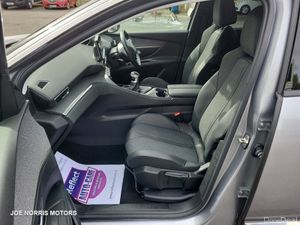 Peugeot 5008 ALLURE PACK 1.5 BLUE HDI - Image 4