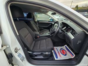 Volkswagen Passat 1.4 TSI HI SPEC EDITION  SAT-NAV - Image 3