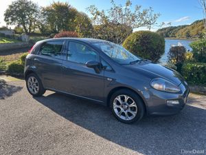 Fiat Punto LOUNGE 1.2 5dr ** LOW KMS ** - Image 2
