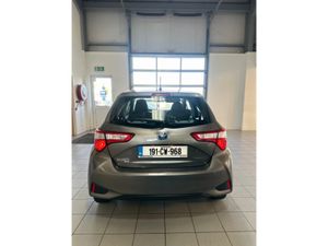 Toyota Yaris HY HYBRID 5DR LUNA 4DR AUTO - Image 2