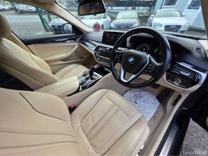 BMW 5-Series ( 172 REG ) 523D LUXURY - CARPLAY NAV - Image 3