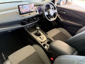 Nissan Qashqai SV PREMIUM 140 bhp - Image 4