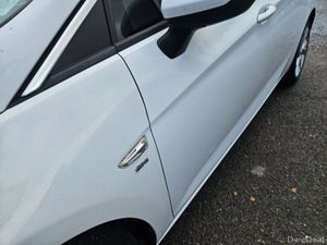 Vauxhall Astra 1.4 SRI 99BHP 5DR - Image 3