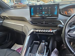 Peugeot 3008 Allure 1.5 HDI 130 Automatic - Image 2