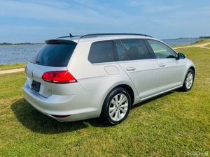 Volkswagen Golf LOW KMS / AUTO / FINANCE AVAILABLE - Image 4