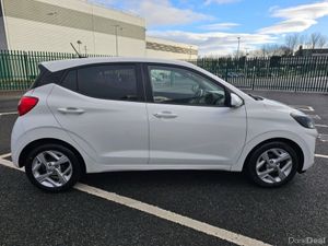 Hyundai i10 1.0 PETROL Deluxe Plus MODEL LOW MILEA - Image 4