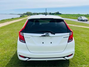 Honda Jazz HYBRID /  FINANCE AVAILABLE - Image 4