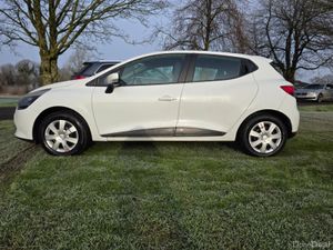 Renault Clio 1.1 petrol ( sold with new NCT )!! - Image 4