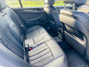 BMW 5-Series HYBRID//FINANCE AVAILABLE//LOW MILEAG - Image 4