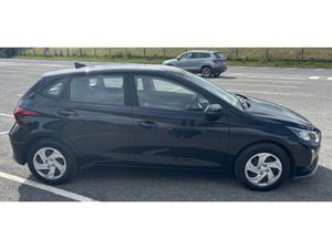 Hyundai i20 PETROL 5DR - Image 3