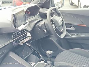 Peugeot 2008 ACTIVE 1.2 100 BHP LOW KMS - Image 3