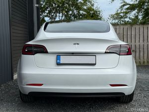 Tesla Model 3 2022 - Image 4