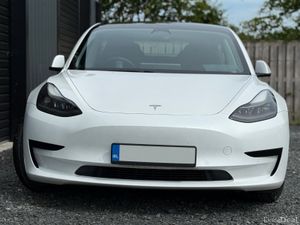 Tesla Model 3 2022 - Image 2