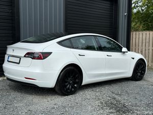 Tesla Model 3 2022 - Image 3