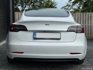 212 Tesla Model 3 Standard Plus - Image 3