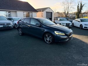 Volvo V40 2.0 D4 SE LUXURY PLUS DIESEL AUTOMATIC / - Image 3