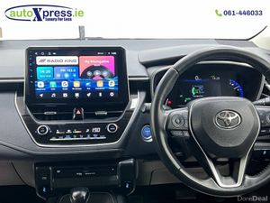 Toyota Corolla 1.8 HYBRID S Automatic, Reversing c - Image 4