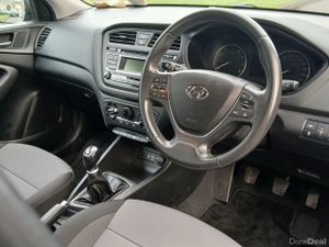 Hyundai i20 2017 1.2 DELUXE 5dr *1 OWNER* - Image 3