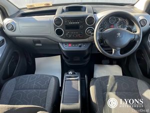 Peugeot Partner Tepee 1.6 BlueHDi 5 seater AUTO - Image 3