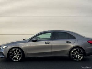 Mercedes-Benz A180d Auto Night Edition - Image 4