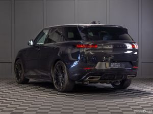 2025 Range Rover Sport P460e Dynamic SE - Image 4