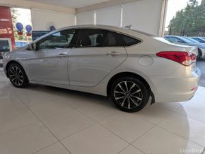 Hyundai i40 Comfort Plus 4dr - Image 2