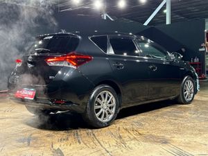 Toyota Auris STANDARD - HYBRID - BLACK HALF LEATHE - Image 4