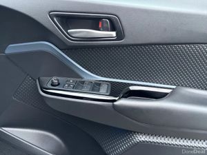 2022 Toyota C-HR 1.8 HYBRID SPORT BITONE - Image 2